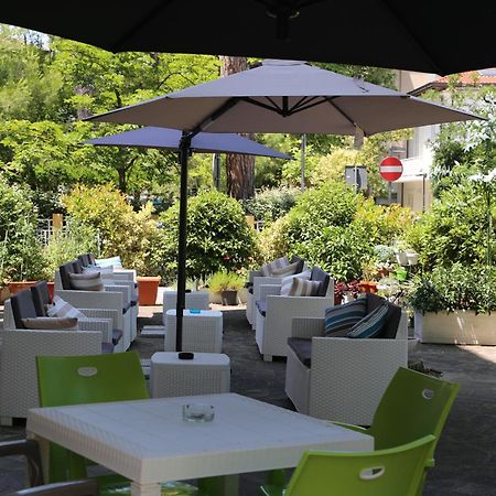 Hotel Senza Pensieri Riccione Bagian luar foto