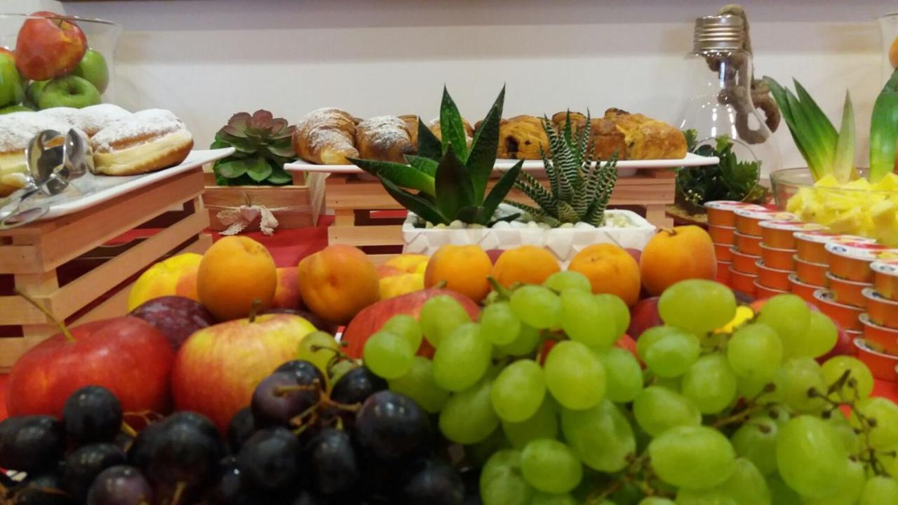 Hotel Senza Pensieri Riccione Bagian luar foto
