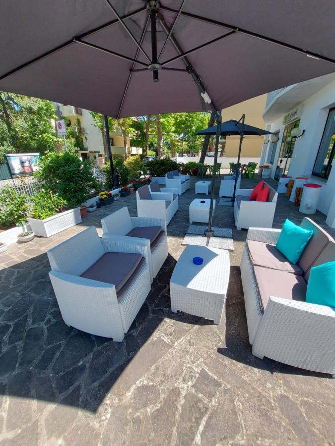 Hotel Senza Pensieri Riccione Bagian luar foto