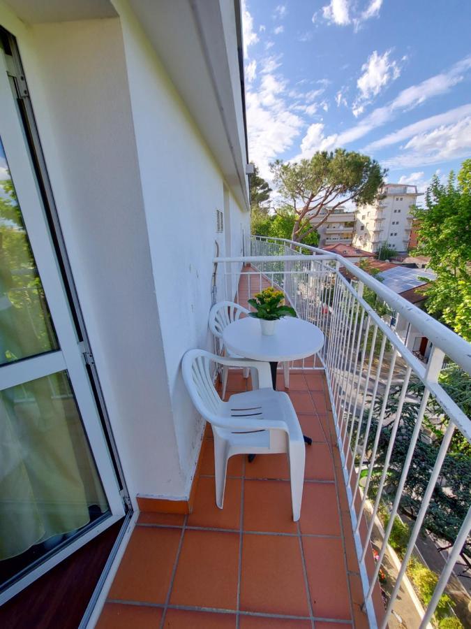 Hotel Senza Pensieri Riccione Bagian luar foto