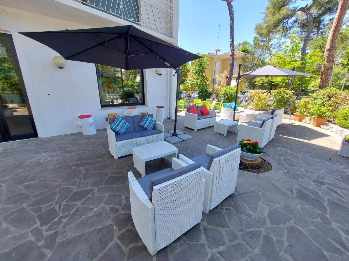 Hotel Senza Pensieri Riccione Bagian luar foto