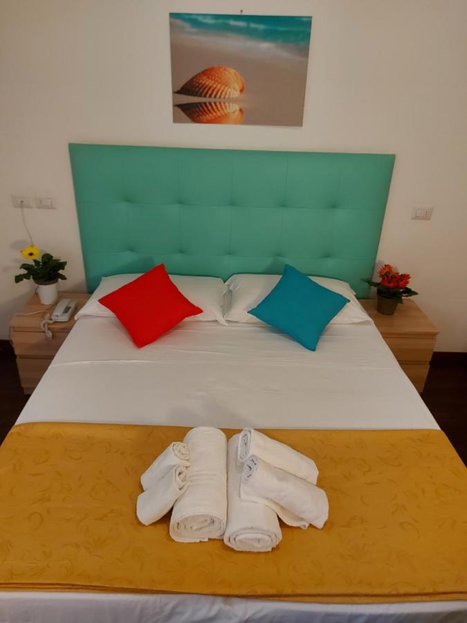 Hotel Senza Pensieri Riccione Bagian luar foto