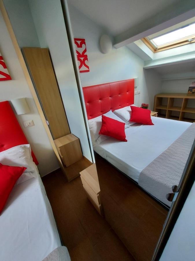 Hotel Senza Pensieri Riccione Bagian luar foto