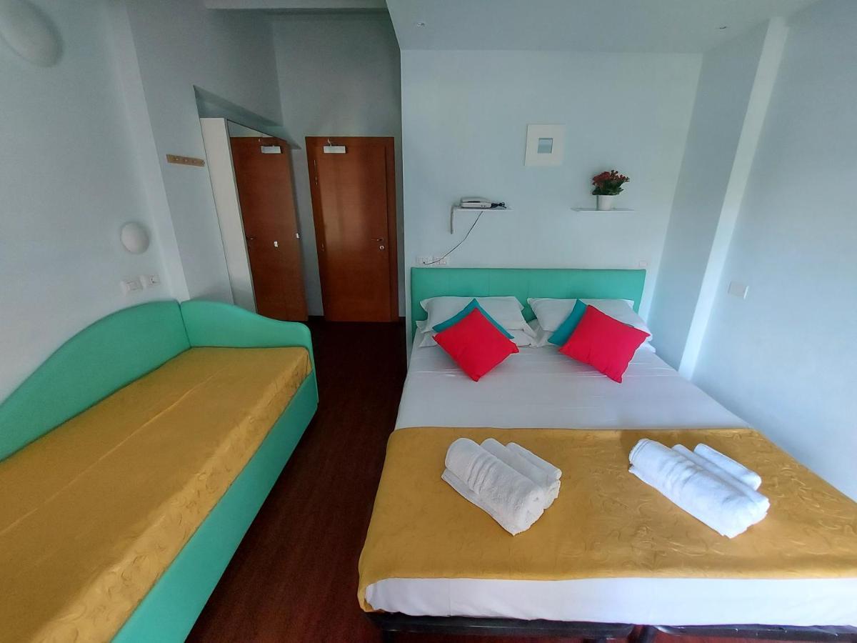 Hotel Senza Pensieri Riccione Bagian luar foto