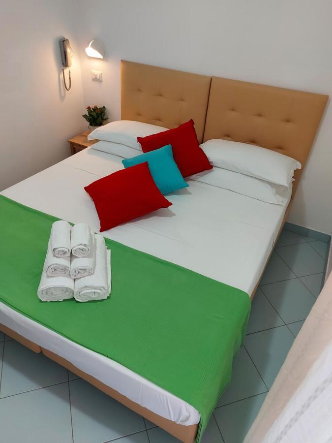 Hotel Senza Pensieri Riccione Bagian luar foto
