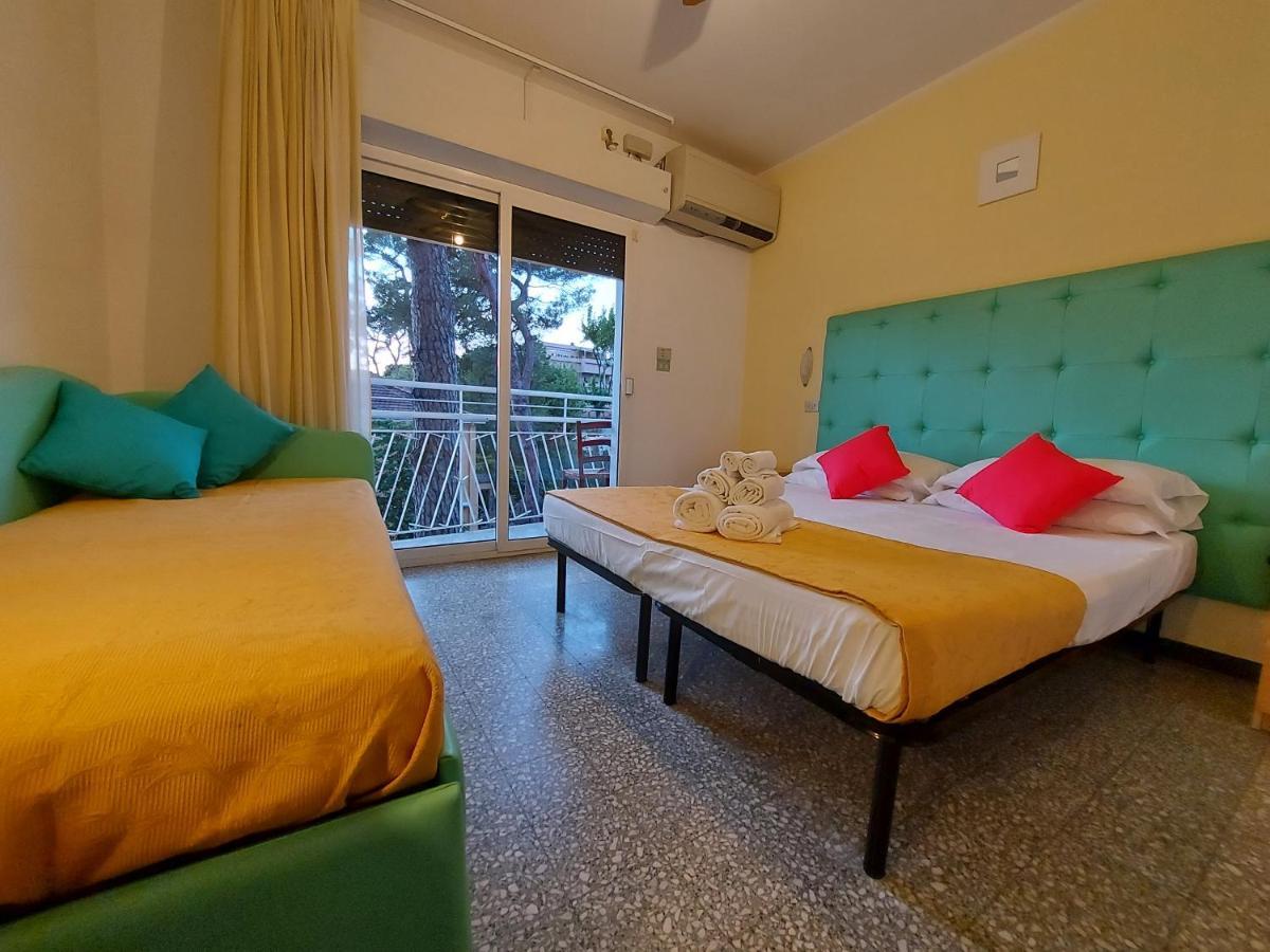 Hotel Senza Pensieri Riccione Bagian luar foto
