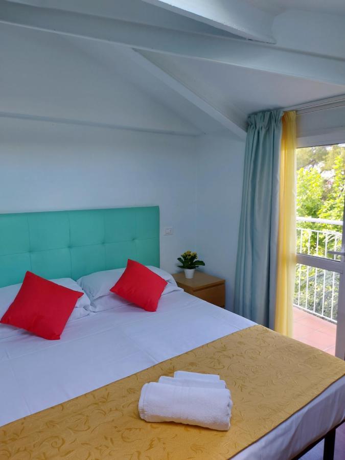 Hotel Senza Pensieri Riccione Bagian luar foto