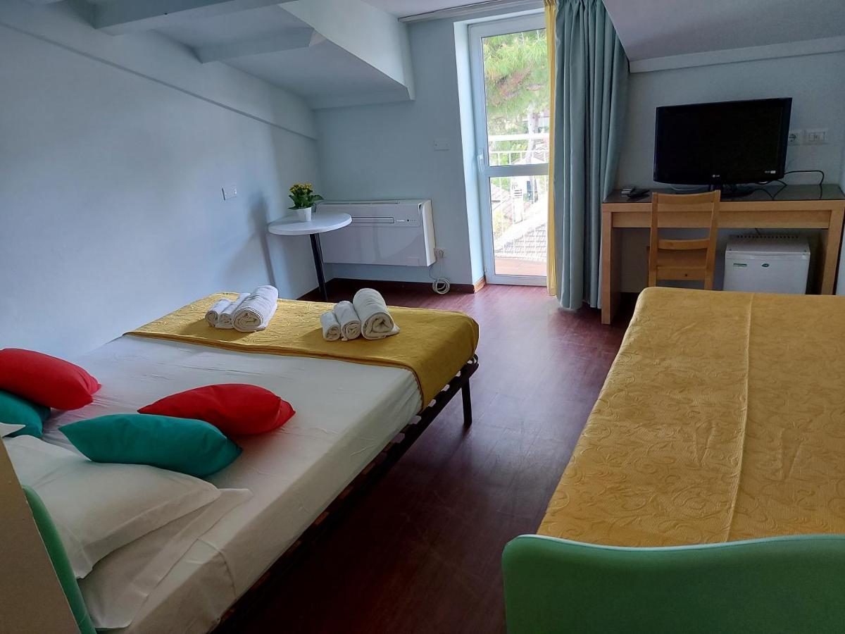 Hotel Senza Pensieri Riccione Bagian luar foto
