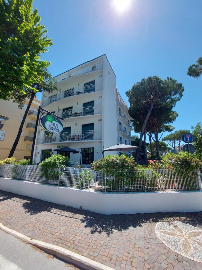 Hotel Senza Pensieri Riccione Bagian luar foto