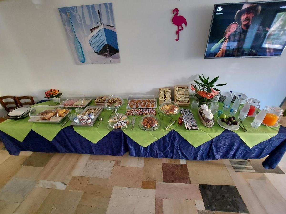 Hotel Senza Pensieri Riccione Bagian luar foto
