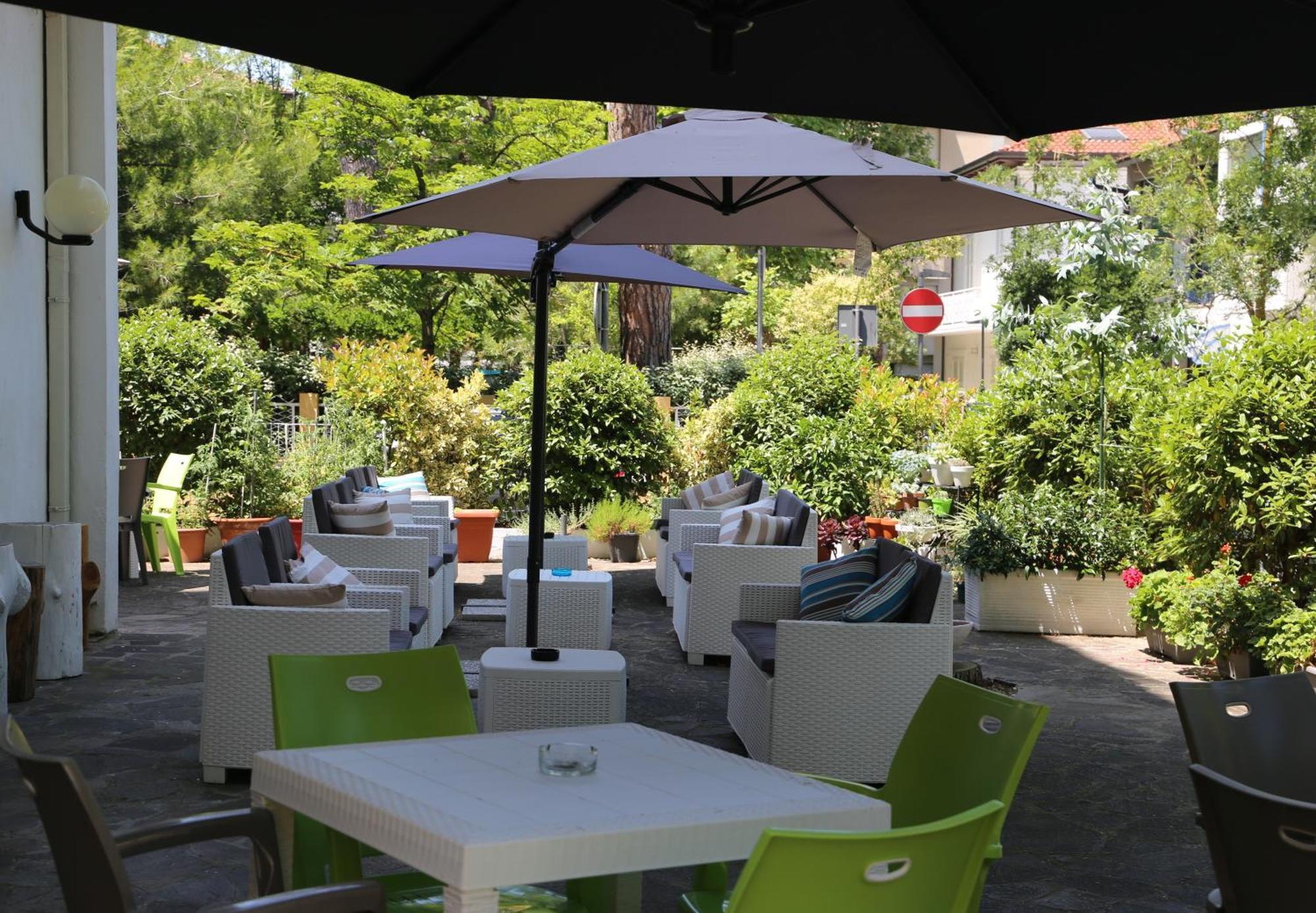 Hotel Senza Pensieri Riccione Bagian luar foto